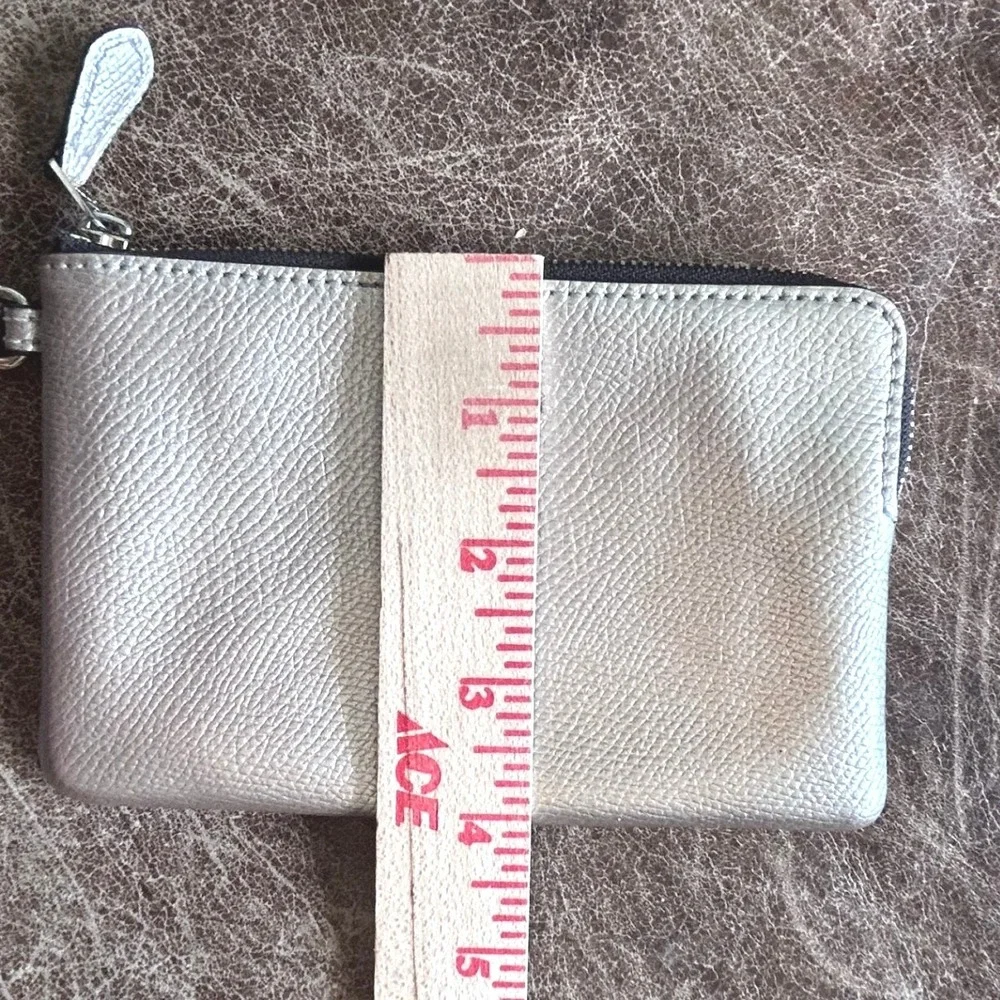 Coach Corner Zip Wristlet Metallic Silver Crossgrain Leather F54626